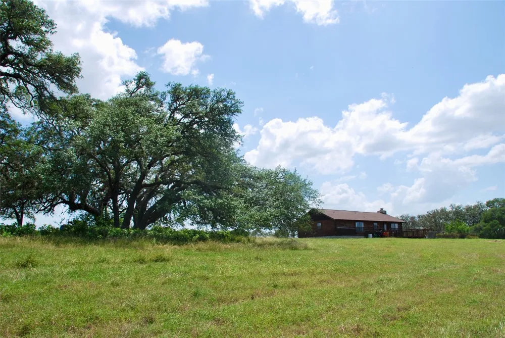 2725 Old Lehmann Road Kingsbury, TX 78638